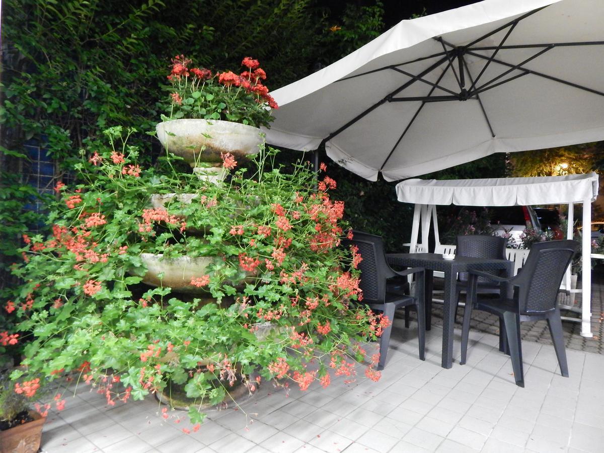 Hotel Vera Riccione Exterior photo